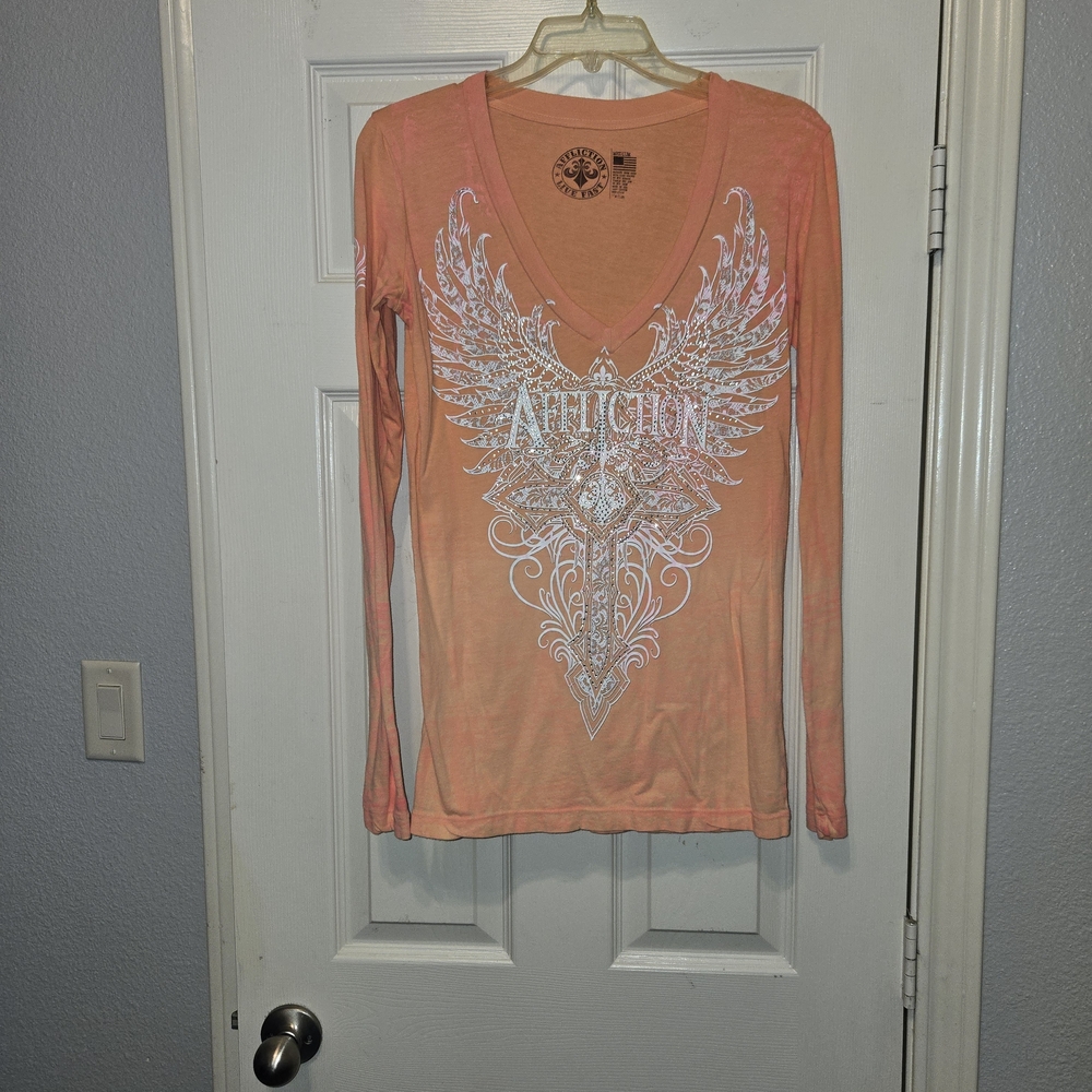 Affliction Women's Peach Ombre Long-Sleeve V-Neck Graphic Top